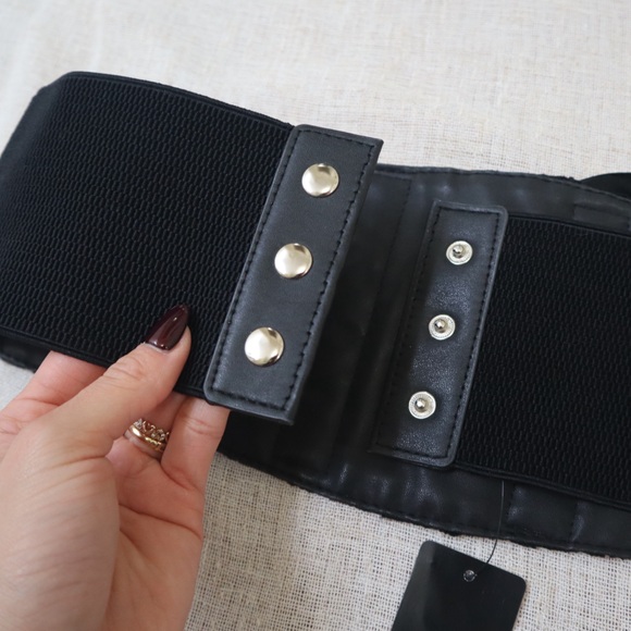 Torrid Black Lace Ribbon Corset NWT - Picture 10 of 15